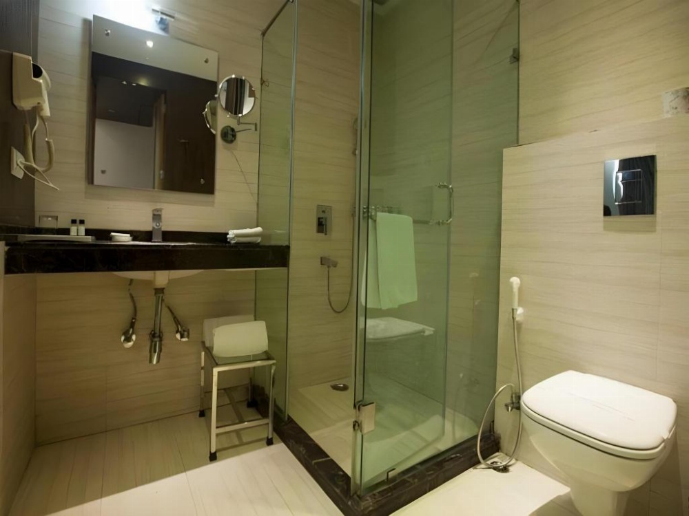 Room image 4